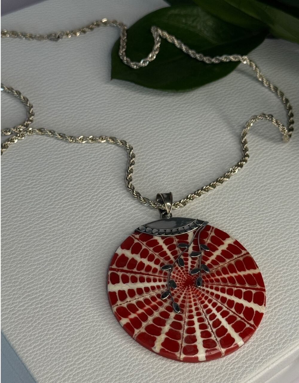 Vintage 925 Sterling Silver Red Shell Necklace Pendant Length 3 inch